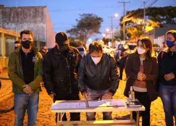 Prefeito autoriza asfalto em 10 ruas do Jardim Curitibano