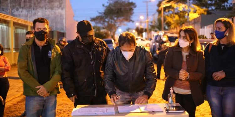 Prefeito autoriza asfalto em 10 ruas do Jardim Curitibano