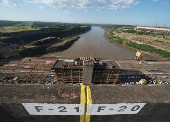 Embaixadores visitam Itaipu e conhecem ações ambientais da empresa