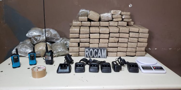 PM apreende drogas no bairro Cidade Nova em Foz do Iguaçu