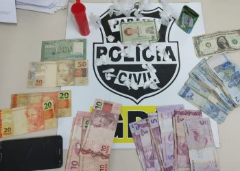 Polícia Civil fecha ponto de drogas, e apreende 27 buchas de cocaína