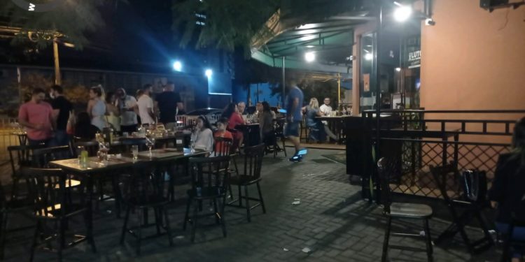 Três festas clandestinas são encerradas e bar é interditado no Centro de Foz
