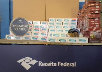 Fundo falso é encontrado em ônibus de turismo apreendido pela Receita Federal e BPFron