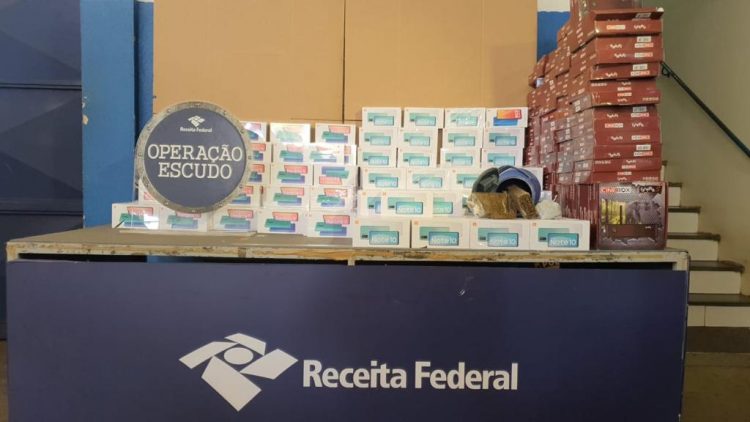 Fundo falso é encontrado em ônibus de turismo apreendido pela Receita Federal e BPFron