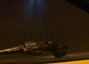 Família é feita refém e é agredida por bandidos no Jardim Alice; adolescente de 15 anos é detido