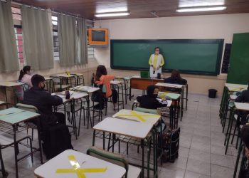 Colégios estaduais iniciam retomada gradual das aulas presenciais em Foz do Iguaçu