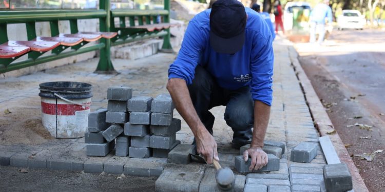 Avenida Paraná ganha revitalização nas calçadas públicas