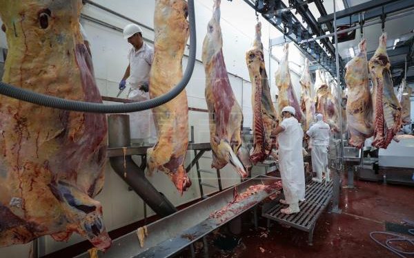 Argentina fecha exportação de carnes por 30 dias para conter inflação