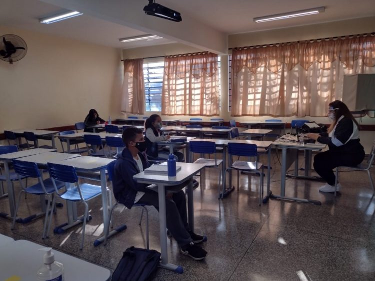 Colégios estaduais iniciam retomada gradual das aulas presenciais em Foz do Iguaçu