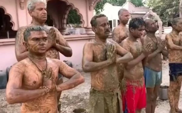 Índia: autoridades pedem que população não use estrume contra a Covid