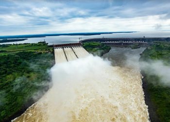 Diretor de Itaipu anuncia redução na tarifa na conta de luz em 2022