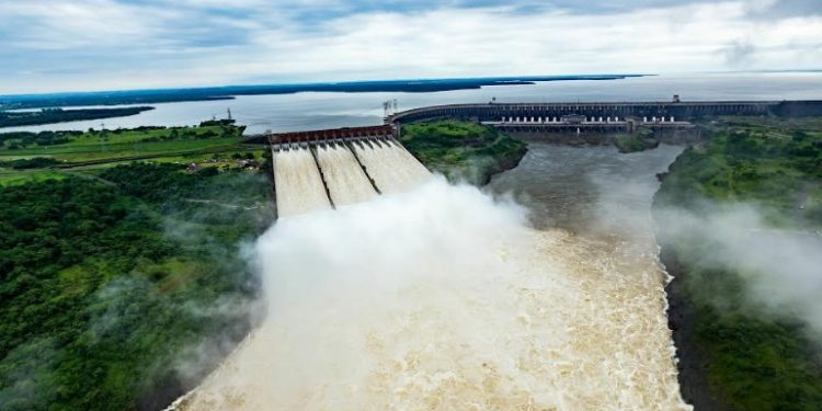 Diretor de Itaipu anuncia redução na tarifa na conta de luz em 2022