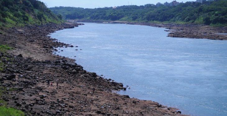 Itaipu discute abertura das comportas para permitir navegabilidade paraguaia no Rio Paraná