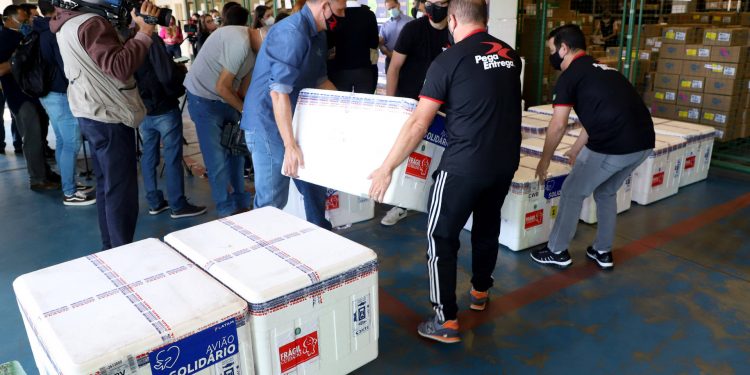 Lote de vacinas para grávidas e pessoas com comorbidades será distribuído nesta terça-feira
