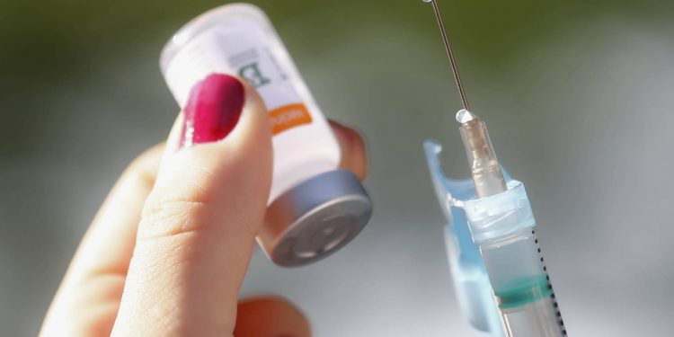 Paraná ultrapassa 1 milhão de pessoas com esquema vacinal completo contra Covid-19