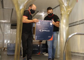 Covid-19: Nova remessa com 67,8 mil imunizantes da Pfizer chega no Paraná