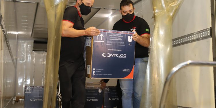 Covid-19: Nova remessa com 67,8 mil imunizantes da Pfizer chega no Paraná