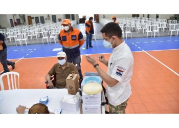 Mais de 500 políticos e funcionários públicos paraguaios podem ter furado a fila da vacina