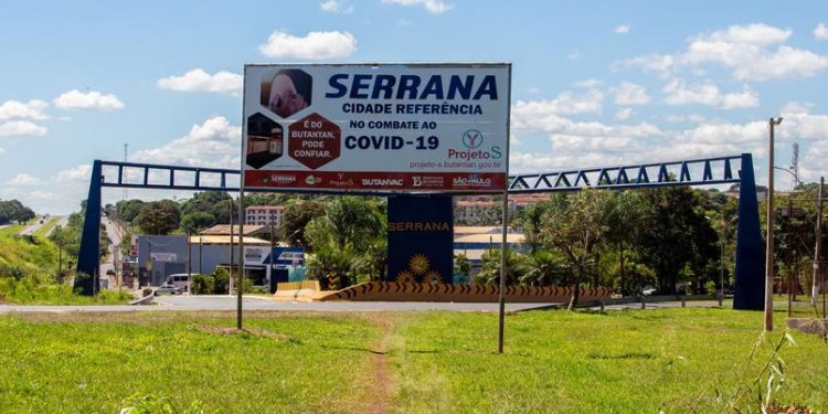 Mortes por Covid caem 95% após vacinação em massa em Serrana (SP) com a Coronavac