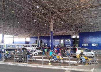 Casal de Florianópolis é assaltado em van indo ao Paraguai e perde quase R$ 3 mil 