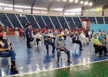 Paraguai inicia vacinação de idosos de 70 anos