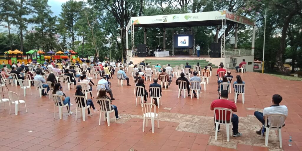 Audiencia pública realizada en la plaza de La Libertad de Presidente Franco.