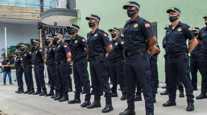 Fiscalização interrompe festa clandestina com mais de 500 pessoas