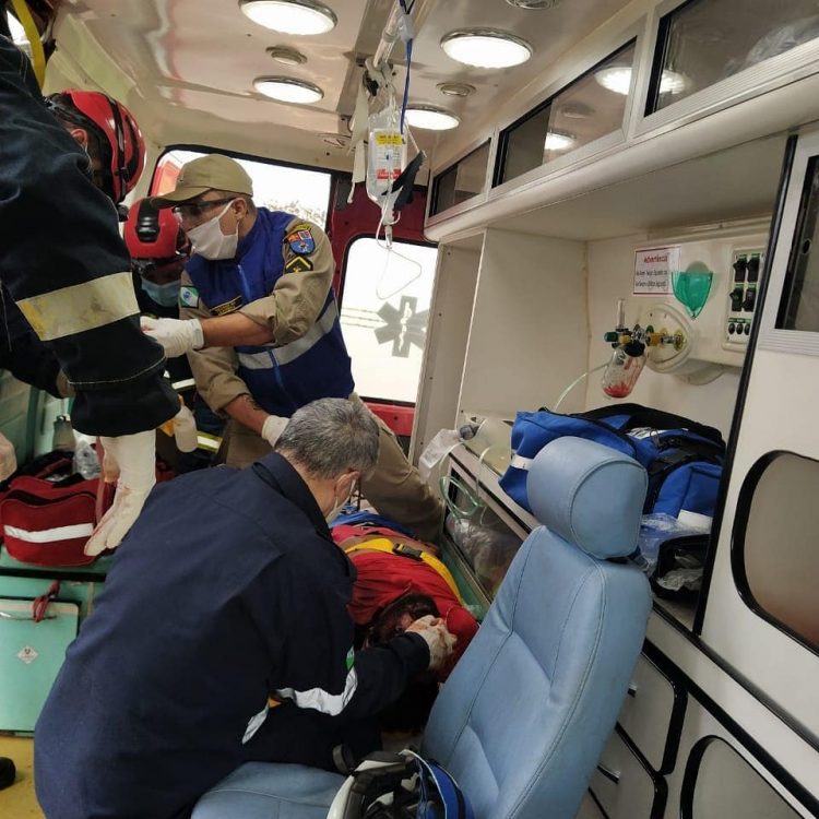 Homem fica em estado grave após capotamento no Alto da Boa Vista, em Foz