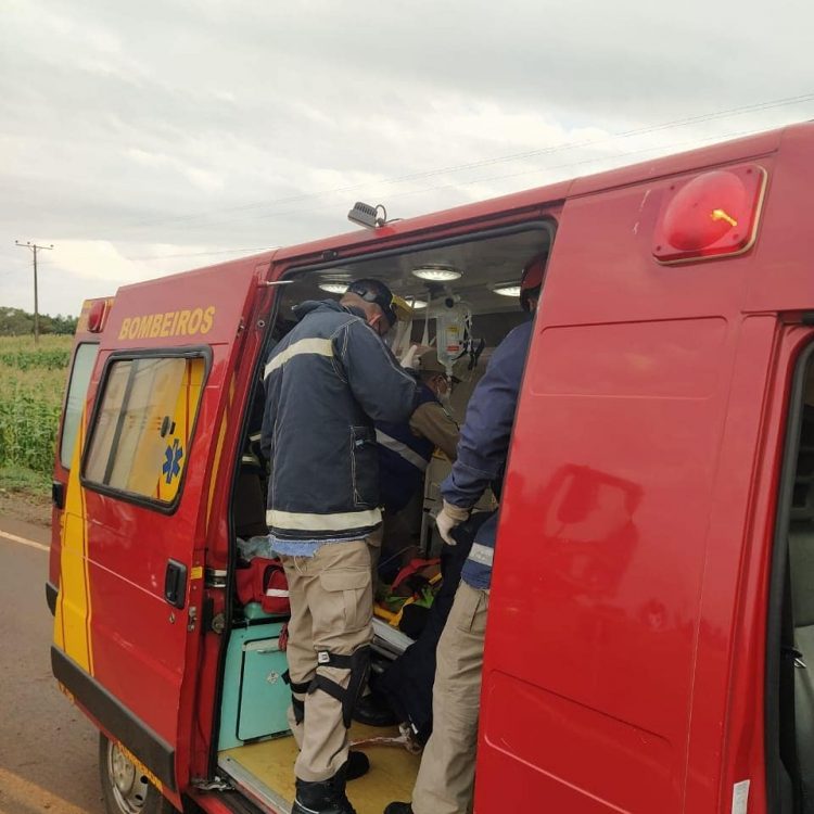 Homem fica em estado grave após capotamento no Alto da Boa Vista, em Foz