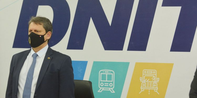 País passa por transformação da infraestrutura nacional, diz ministro