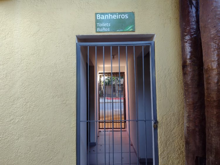 Após prefeitura informar conclusão de obra, cidadão volta a reclamar de banheiros fechados no TTU