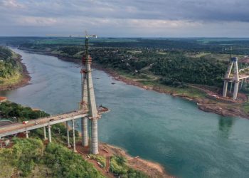 Comitiva da Nova Ferroeste conhece potencial de integração de Foz do Iguaçu