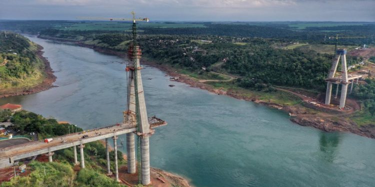 Comitiva da Nova Ferroeste conhece potencial de integração de Foz do Iguaçu