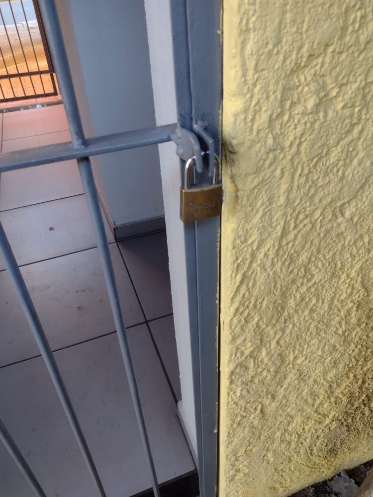 Após prefeitura informar conclusão de obra, cidadão volta a reclamar de banheiros fechados no TTU