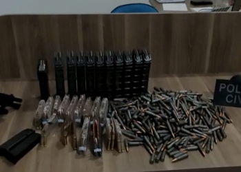 Ônibus que saiu de Foz é apreendido com armas e munições pela PRF e Polícia Civil