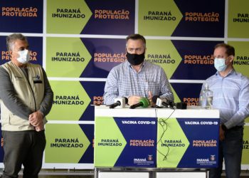 Paraná muda estratégia de distribuição e pretende vacinar 80% da população até agosto
