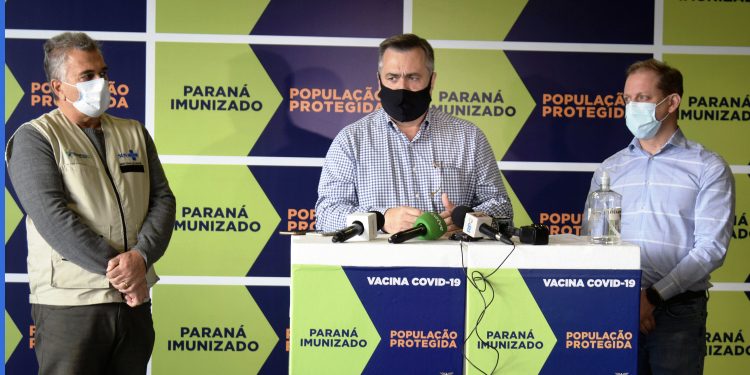 Paraná muda estratégia de distribuição e pretende vacinar 80% da população até agosto