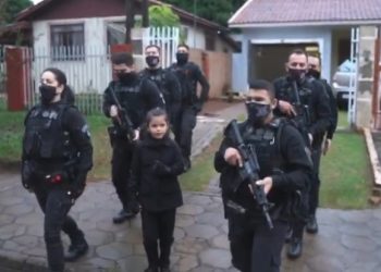 Policiais Penais do SOE fazem surpresa a criança que sonha em ser policial em Santa Terezinha