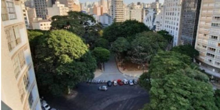 Com filha de 6 anos no colo, pai pula do 17º andar de hotel em SP