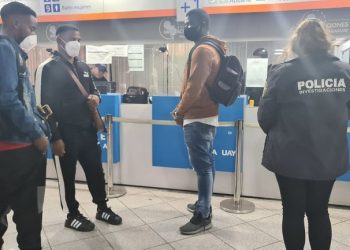 Africanos são barrados no Paraguai após apresentar passaporte supostamente falso