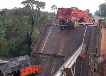 Ponte inaugurada há 14 meses cai e mata três no Paraguai