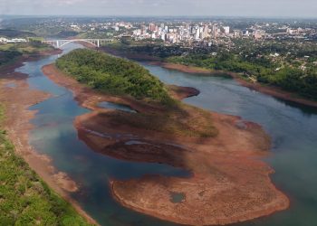 Rio Paraná atinge menor nível em 37 anos e previsão é que julho supere pior índice da história