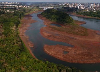 Rio Paraná atinge menor nível em 37 anos e previsão é que julho supere pior índice da história