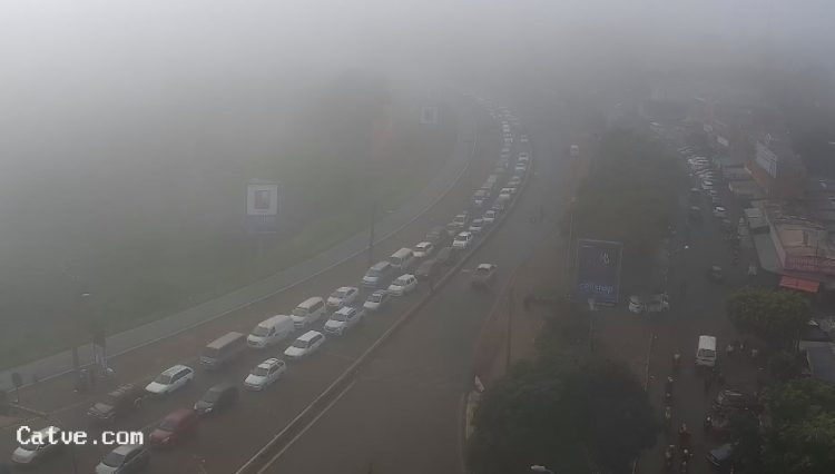 Informais bloqueiam acesso à Ponte da Amizade