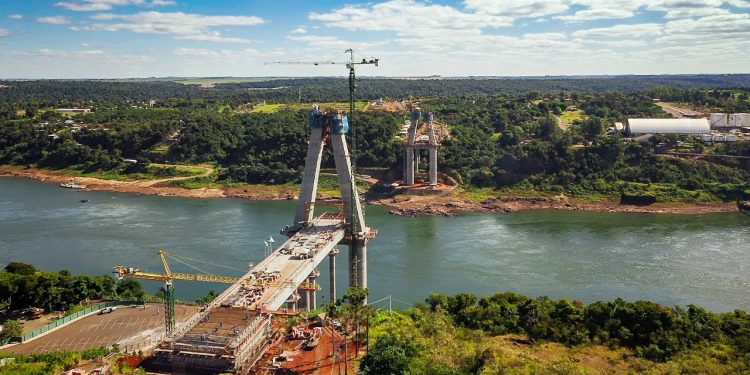 Presidente Franco proibirá entrada de caminhões na Ponte da Integração se acesso não for concluído