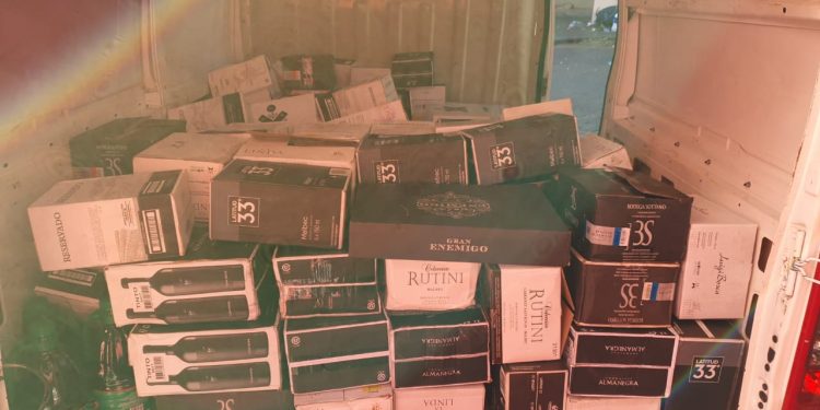 Carga de vinhos é apreendida na Operação Hórus em Foz