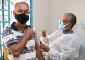 Prefeitura de Foz inicia a vacinação contra a covid em profissionais da saúde nesta terça-feira (08)