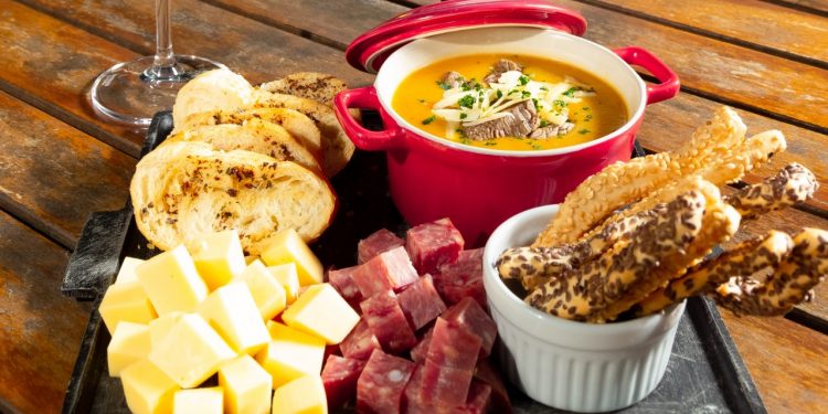 O aniversário é de Foz do Iguaçu, mas o presente é dos iguaçuenses