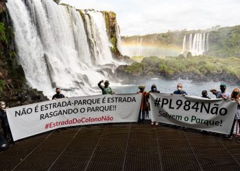 Cataratas do Iguaçu é cenário de protesto contra abertura de estrada em parque nacional