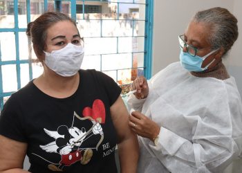 Pessoas de 48 anos serão vacinadas em Foz a partir desta terça, 15